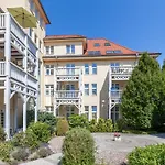 Residenz Unter Den Linden 12 *