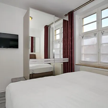 Residenz Unter Den Linden 12 *